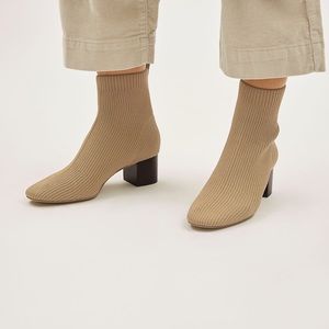 Everlane The Glove Boots size 9.5 in cumin color